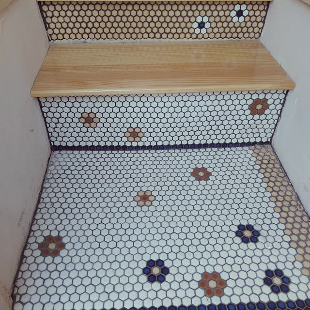 六角形 モザイクタイル シート 磁器 6角 ヘキサゴンタイル 和風 ハチの巣 亀甲紋 六角 ハニカムタイル アンテイーク レトロモダン風 キッチン カウンター お風呂 浴室 浴槽 床 壁 洗面台 トイレ Diy おしゃれ リフォーム 耐熱 耐火 美濃焼 インテリアのレビュー クチコミ