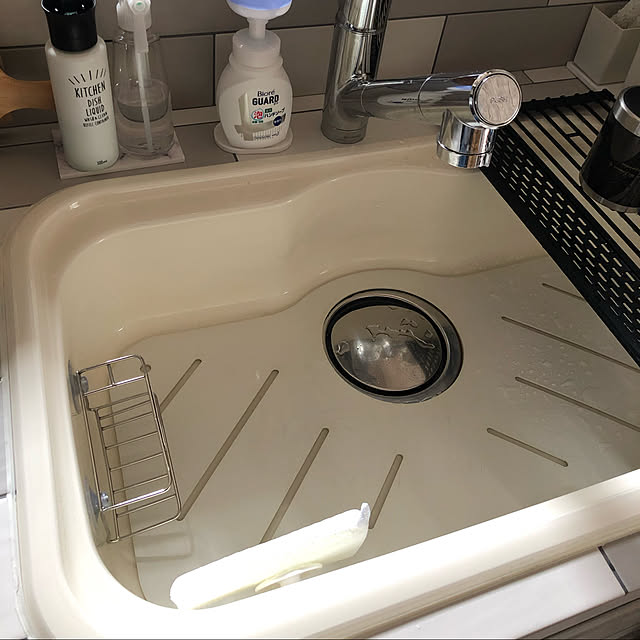 シンクすっきりコーデセット すっきり ディスペンサー スポンジホルダーukiuki おしゃれ ボトル 洗剤入れ 詰め替え 調整 らくらく キッチン 洗面所 トイレ お風呂場 便利グッズ モノトーン コンパクト プレゼント ワンプッシュ 新築 引越 結婚お祝いのレビュー