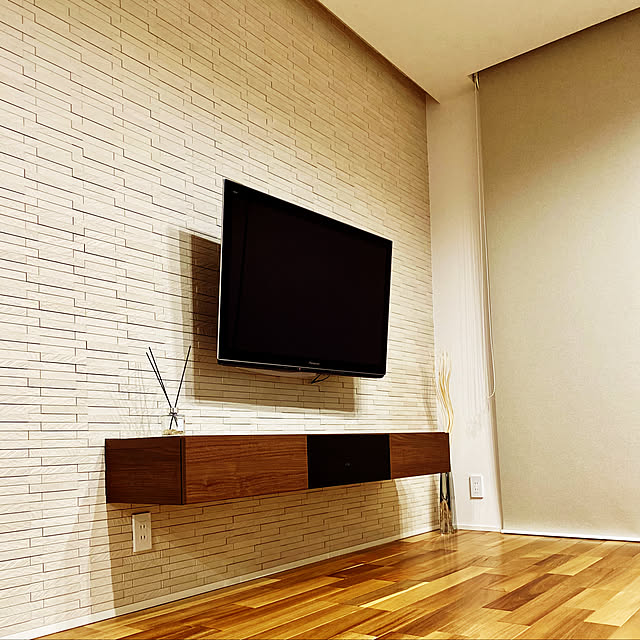 テレビ台 Vietas ヴィータス 幅165cm 奥行43cm 高さ20cm アルミフレーム扉 プッシュオープン機能あり Lixil リクシル 工事費別 リフォーム 新築 テレビ台 テレビラック 家具 おしゃれ 木目調 ナチュラル モノトーン 収納 Diy 住宅設備 テレビボード 70型 送料無料の