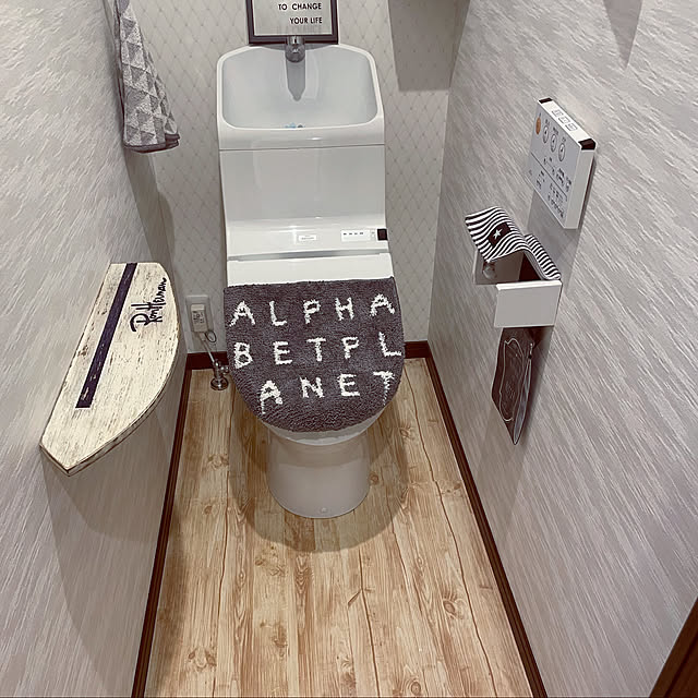 アイメディア トイレ床模様替えシート 防水シート トイレ床 リメイクシート フロアシート トイレ床シート 吸着シール 貼ってはがせる 防水 カットok のレビュー 口コミとして参考になる投稿9枚