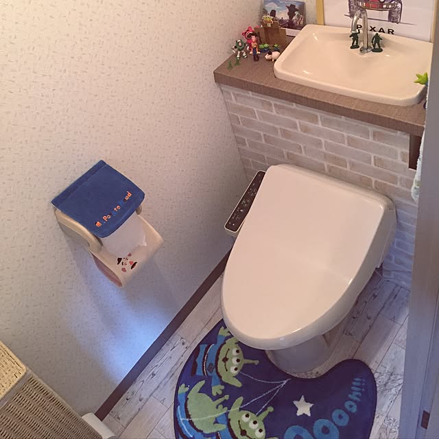 Disney ディズニー トイレマット フタカバー トイ ストーリー 標準 温水洗浄便座のレビュー クチコミとして参考になる投稿1枚 Roomclip ルームクリップ