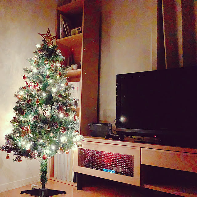 Shareconnn クリスマスツリー 130cm 枝数400本 松かさ付き 雪化粧 北欧 高濃密度 組立簡単 収納便利 クリスマス飾り プレゼント 緑のレビュー クチコミとして参考になる投稿3枚 Roomclip Item