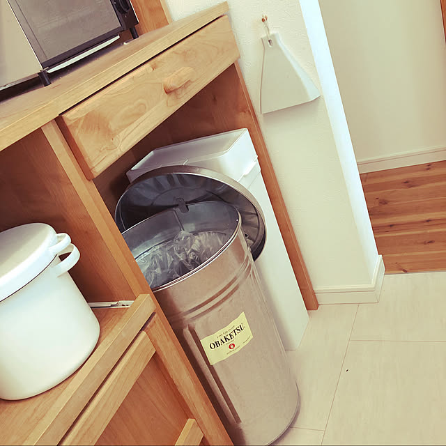 なシーンで ゴミ箱 42L キャスター付き オバケツ OBAKETSU 屋外兼用 シルバー ごみ箱 トタン 外用 ( ふた付き 42 リットル ダストボックス 円柱 バケツ型 収納 ) リビングート PayPayモール店 - 通販 - PayPayモ ペール なシーンで ゴミ箱 42L キャスター付き オバケツ OBAKETSU 屋外兼用 シルバー ごみ箱 トタン 外用 ( ふた付き 42 リットル ダストボックス 円柱 バケツ型 収納 ) リビングート PayPayモール店 - 通販 - PayPayモ ペール
