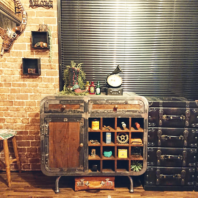 全国送料無料 ウエスタンガンベルトミラー アメリカ雑貨 アメリカン雑貨 壁掛け 鏡 アンティーク加工 インテリアグッズ カッコイイ男の部屋を目指せ アメリカ雑貨屋のレビュー クチコミとして参考になる投稿6枚