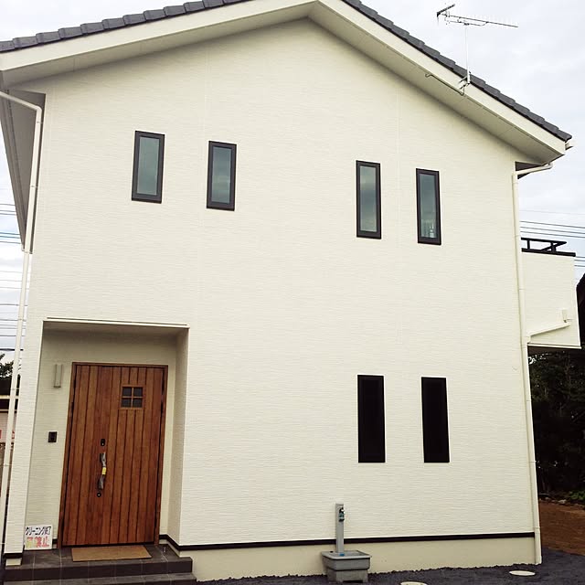 玄関前/縦滑り出し窓/土間収納/玄関ドア/完成間近！/マイホーム建築中&hellip;などのインテリア実例 20150726 100738