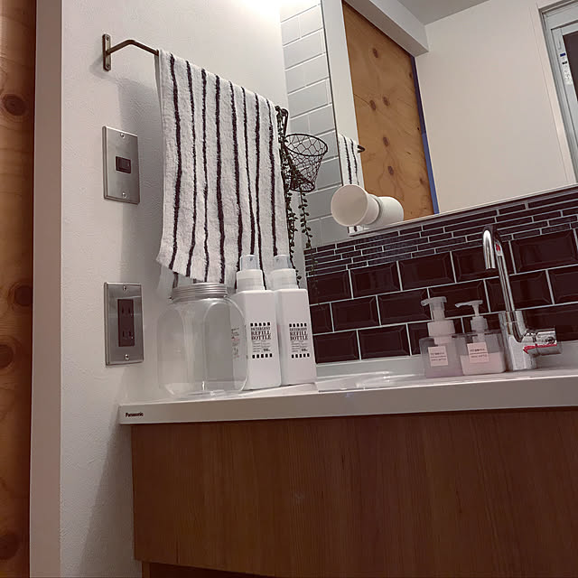 パナソニック 洗面化粧台 シーライン 幅750 奥行530 本体 フロートタイプ 扉柄 チェリー柄 水栓 スワンネックシングルレバー ミラー 収納付1面鏡 幅500 新スタンダードd530プラン Xgqc75c5fmaxp Gqc50c1nmxp 75cm 洗面台 Cline スタイリッシュのレビュー クチコミ