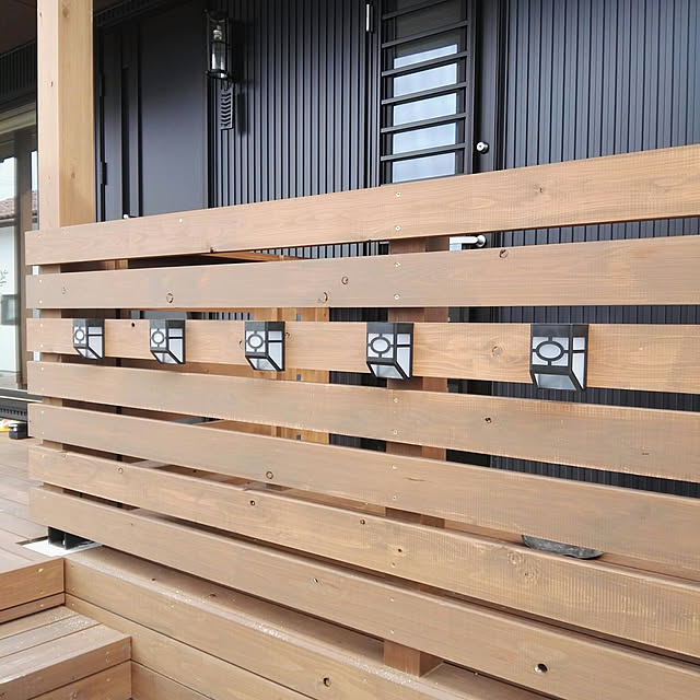 写真付きレビュー Ledソーラーライト 屋外 明るい おしゃれ Ledガーデンライト 壁掛けタイプ ソーラーライト 昼白色 電球色の通販商品 口コミ情報 Roomclipショッピング