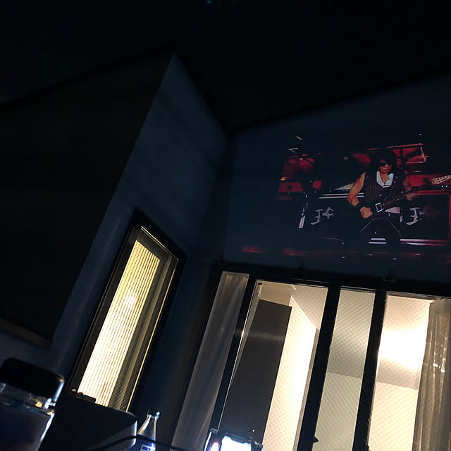 Popin株式会社 Z6 Polar Meets Popin Aladdin 大画面ホームシアター 未来のインテリア 学習コンテンツ 1920x1080フルhdプロジェクター Hdmi オートフォーカス機能 Harman Kardonスピーカー搭載 のレビュー 口コミとして参考になる投稿6枚 Roomclip ルームクリップ