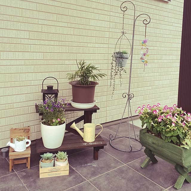 写真付きレビュー ガーデニング雑貨 おしゃれ お洒落 な鉢をステキにレイアウト ナチュラルフラワースタンド Wood 木製 450 ダークブラウン Kodomoe コドモエの通販商品 口コミ情報 Roomclipショッピング