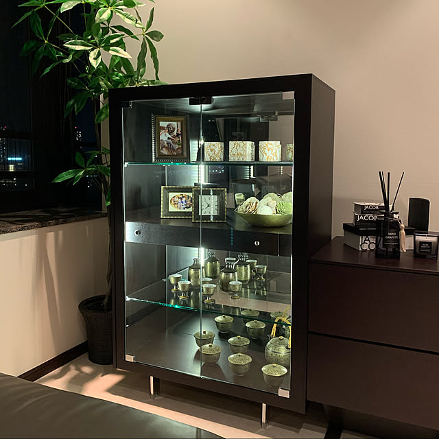 トッティー キュリオケース モダン家具 飾り棚 白い家具 送料無料 日本製 デザイナーズ家具 高級家具 インテリア モダン コレクションケース スタイリッシュ 収納 おしゃれ モダンデザイン モダンスタイル 松永工房のレビュー クチコミとして参考になる投稿7枚