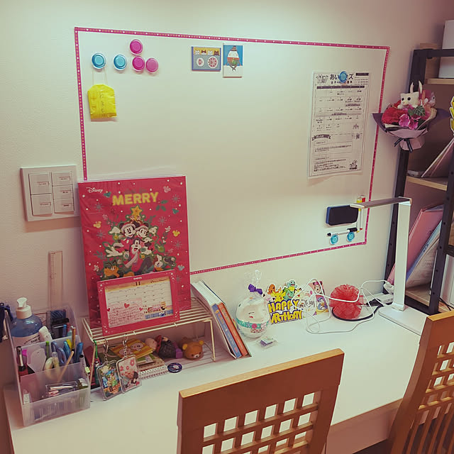 写真付きレビュー ホワイト ボード 壁紙 ホワイトボード シート Diy ウォールステッカー オフィス 無地 ミーティングルーム 幼稚園 学校 キッズルーム リフォーム 掲示板 教室 事務用品 お絵かき 落書き 子供部屋 会議室 マーカー3本 イレーザー Takumu の通販商品
