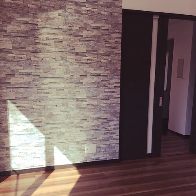 壁 天井 レンガ風壁紙 壁紙 レオハウス 平屋建て などのインテリア実例 17 05 21 19 39 34 Roomclip ルームクリップ