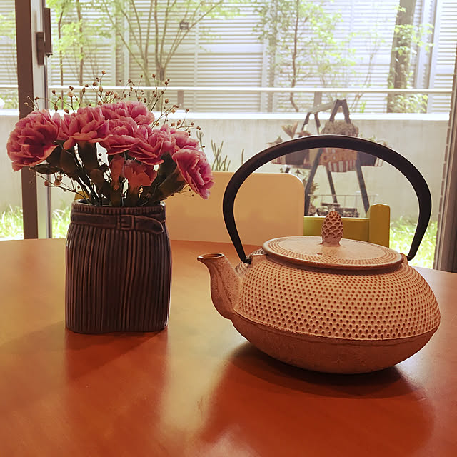 送料無料 南部鉄器 急須 アラレ 0 6l ローズピンク カラーポット 伝統工芸 カラー 日本製 北欧 ティーポット シンプル モダン 霰 ロジアソシエイツ Roji 赤 ピンク ギフト 贈り物 おしゃれ かわいい 鉄器 鉄瓶 お茶 和食器 紅茶 白湯 ホーロー 600ml 岩手 おすすめ