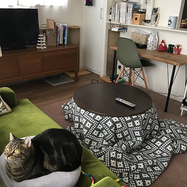 写真付きレビュー 北欧柄でこたつを変える ニット製 スローケット 190x190cm 送料無料 省スペース こたつ布団 正方形 おしゃれ ニット 北欧 激安 安い 編み物 毛糸 正方形こたつ布団 上掛け かわいいの通販商品 口コミ情報 Roomclipショッピング