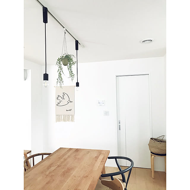 韓国 タペストリー モノトーン 鳥 女 シンプル アートパネル 絵画 壁掛け インテリア ナチュラル 北欧風 韓国インテリア Sns映え 韓国風 カフェ風 Diy カフェ 店 おしゃれ 可愛いのレビュー クチコミとして参考になる投稿3枚