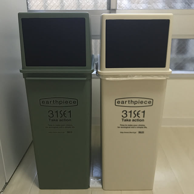 写真付きレビュー ライクイット Like It ゴミ箱 片手で捨てられる アースピース フロントオープン 深型 カーキ 25l 日本製 Epe 08 横並びゴミ箱 重ねられるゴミ箱の通販商品 口コミ情報 Roomclipショッピング