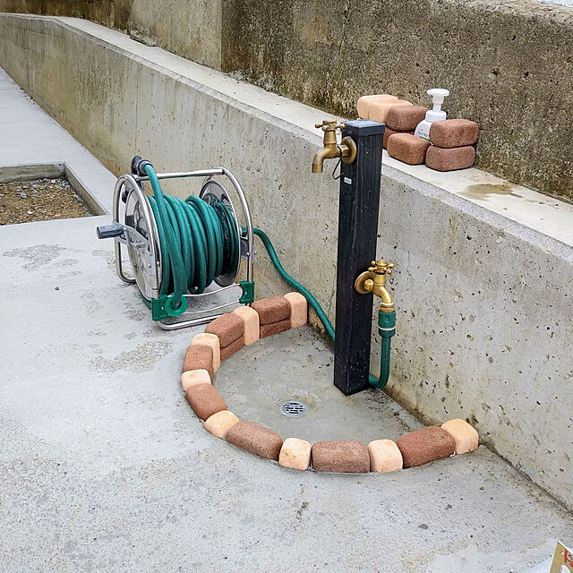 SANEI 木目調水栓柱 屋外での水栓設置に 前給水 長さ0.9m ダーク 