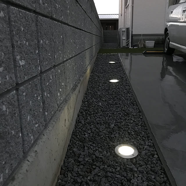 安住商事 あすつ 駐車場輪止め パーキングブロック 車止め 輪止め エコ ラバー カーストッパー 駐車 駐車場タイヤ止め 車庫 2個セット のレビュー 口コミとして参考になる投稿2枚