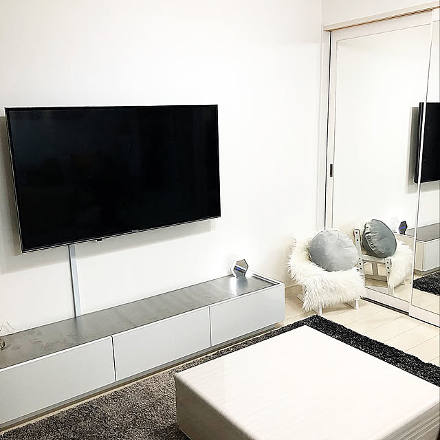 リム フロー しかし ロウヤ テレビ 台 白 スリーブ 看板 スピーチ