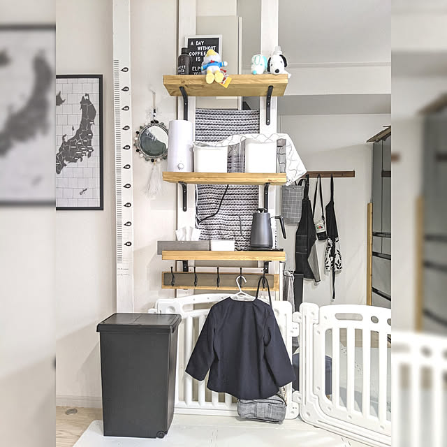 Amazonベーシック Amazon Basics Amazonベーシック 壁取り付け式コートラック 5フック ライトウォルナットのレビュー 口コミとして参考になる投稿3枚