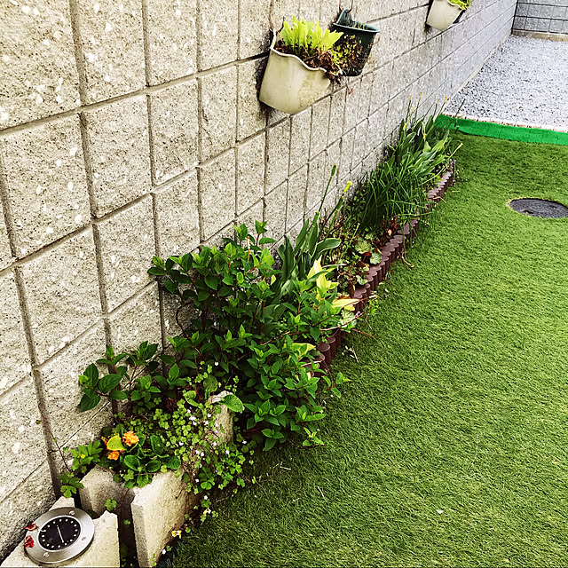 Pendoo ガーデンライト ソーラー 屋外 ソーラーライト 埋め込み式 4個セット Ip67防水 太陽光パネル充電 防犯対策 光センサー 8led 高輝度 自動点灯 消灯 玄関先 庭 芝生 車道 歩道 ウォームホワイト のレビュー クチコミとして参考になる投稿2枚