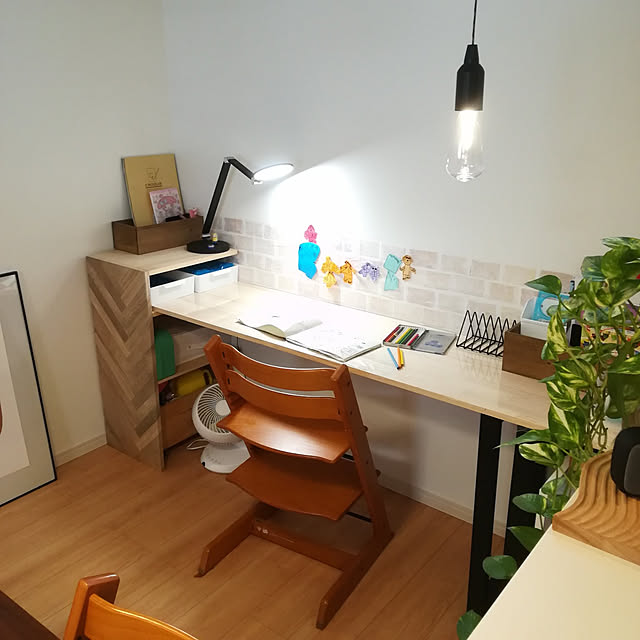 全品p5倍 本日12 00 23 59 Ledデスクライト おしゃれ 照明 電気 Led ライト デスク 机 学習机 コンセント スタンド リビング 寝室 子ども部屋 インダストリアル メタル スチール 高級 上質 かっこいい シンプル モダン 調光 ギフト Meldiva メルディバのレビュー