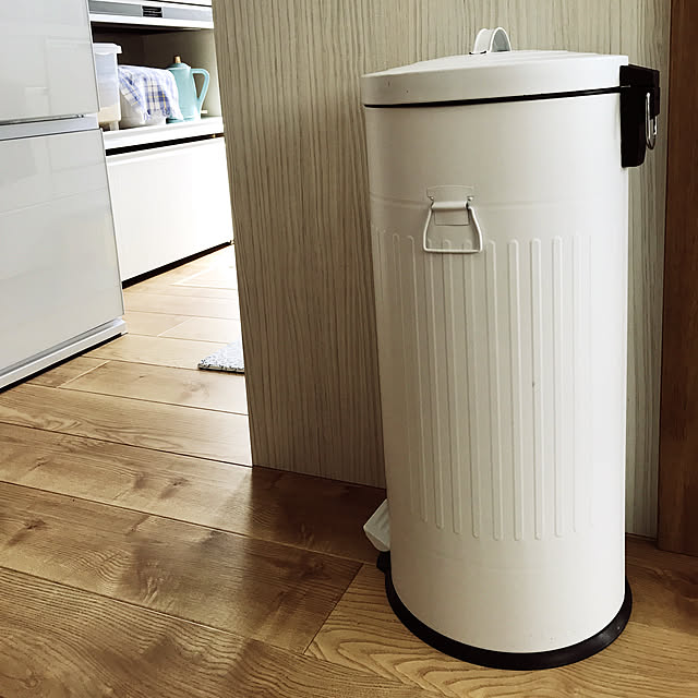 写真付きレビュー ごみ箱 ゴミ箱 30リットル おしゃれ ダストボックス ペダル式 ペダル付き 大容量 分別 アンティーク ヴィンテージブルックリン 西海岸 カフェ風の通販商品 口コミ情報 Roomclipショッピング