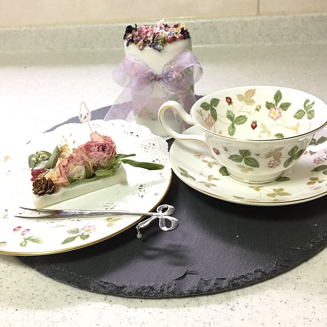 ウェッジウッド ワイルドストロベリー ティーカップ ソーサー ピオニー ペアセット おしゃれ ブランド 食器 ギフト プレゼント 結婚祝い 内祝のレビュー クチコミとして参考になる投稿3枚