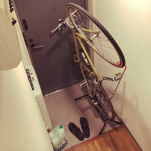 自転車スタンド 屋外 屋内 室内 縦型 縦置き 横置き スタンド型 おしゃれ 省スペース ディスプレイ ディスプレー サイクルスタンド サイクルラックのレビュー クチコミとして参考になる投稿1枚