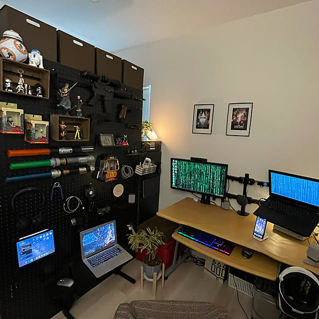 Huanuo モニターアーム 2画面 デュアル ディスプレイアーム 13 27インチ対応 耐荷重1 8kg クランプ式 Vesa100 100 デュアルモニターアーム のレビュー クチコミとして参考になる投稿2枚 Roomclip ルームクリップ