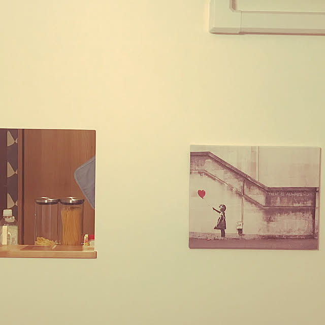 My Life Banksy バンクシー 女の子 赤い風船 ポスター バンクシー アートパネル アートフレーム モダン ポスター バンクシー フレーム装飾画 キャンバス絵画 アートボード 部屋飾り 壁の絵 壁掛け ソファの背景絵画 木枠セット 40 50cm のレビュー クチコミとして参考に