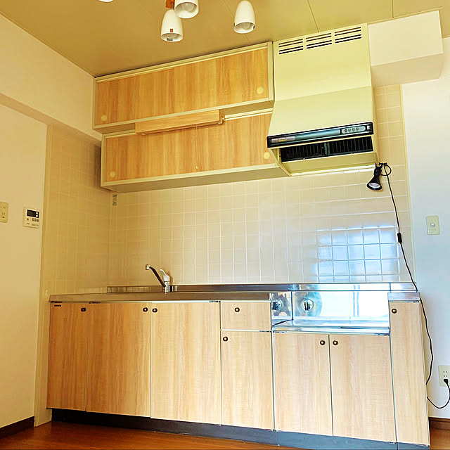 ｃｒｅａｍｏｄｏ ｊａｐａｎ株式会社 壁紙 3m おしゃれ 張り替え のり付き 壁紙シール Diy 自分で 木目 ウッド 家具 補修 リメイクシート カッティングシート キッチン はがせる 防水のレビュー 口コミとして参考になる投稿6枚