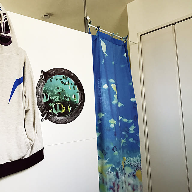 ウォールステッカー ウォールシール 壁紙 壁シール 3d 立体 トリックアート 折りたたみ発送 だまし絵 海の中 海中 深海 熱帯魚 おさかな Fisのレビュー クチコミとして参考になる投稿4枚