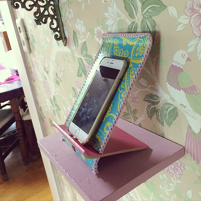 Ikea Sigfinn イケア シグフィン 携帯電話ホルダー 竹突き板 803 9 99 スマホスタンドのレビュー クチコミとして参考になる投稿9枚 Roomclip ルームクリップ