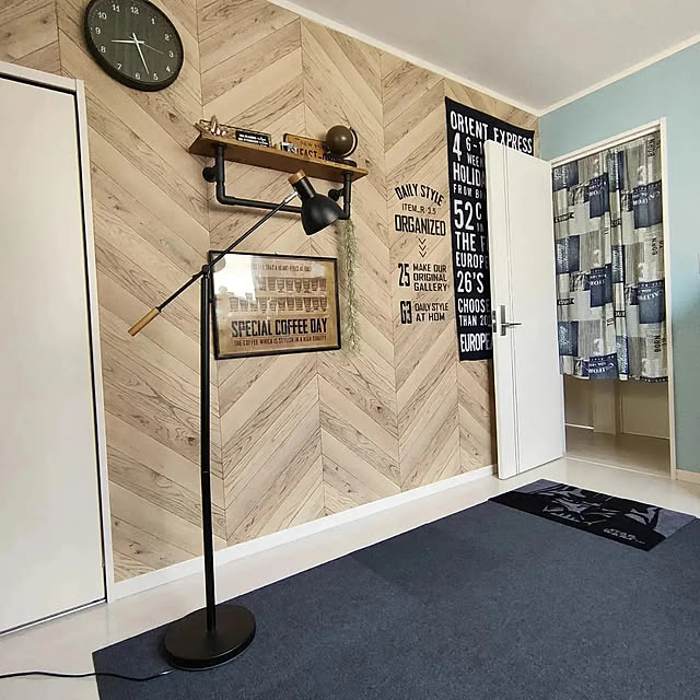 写真付きレビュー 壁紙 のり付き 木目調 茶色 クロス ナチュラルウッド ベージュ木目 おしゃれ 壁紙 ウッド ダークブラウン ヘリンボーン ヴィンテージ風 古材 パイン板目 表面強化 キズに強い サイクル消臭 抗菌 汚れ防止 壁紙張り替え Diy アクセントクロス リフォーム