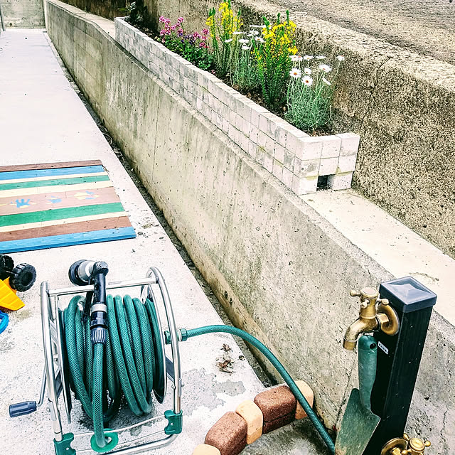SANEI 屋外水栓パン 水ハネ防止 水栓柱用 白 HW81-W 散水、水栓、水周り