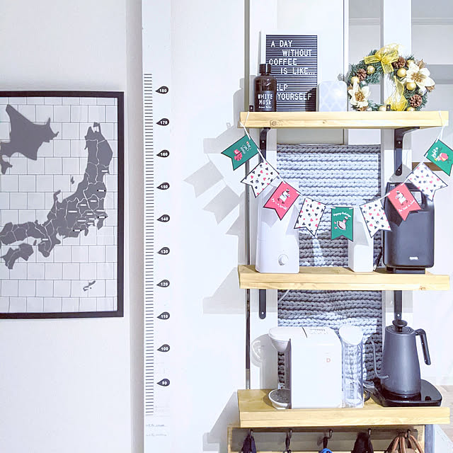 Amazonベーシック Amazon Basics Amazonベーシック 壁取り付け式コートラック 5フック ライトウォルナットのレビュー 口コミとして参考になる投稿3枚