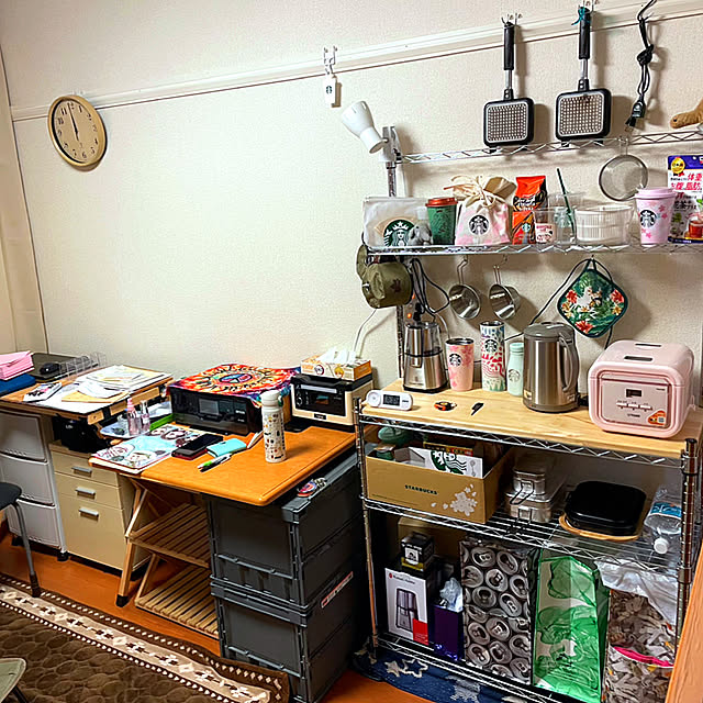 Amazonベーシック Amazon Basics Amazonベーシック キッチン収納ラック 金属製 木製調理台付きのレビュー 口コミとして参考になる投稿2枚 Roomclip ルームクリップ