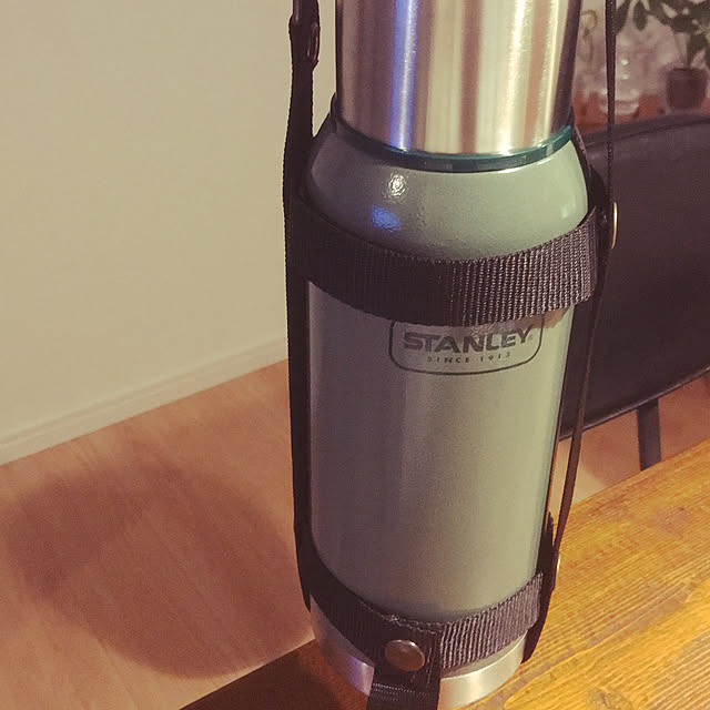水筒 スタンレー 真空ボトル 1l Stanley おしゃれ 魔法瓶 ステンレス 保冷 保温 大容量 メンズ マイボトル マイ水筒 ミリタリー 保温ポット 大容量 おしゃれ スポーツボトル コップ付き 登山 運動会 メンズ 子供 アウトドア 春 誕生日プレゼント 夏フェス 結婚祝い の