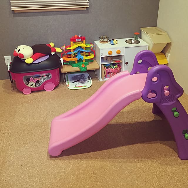 赤ちゃんの転倒防止や足元の底冷え対策 防音対策に 高品質 大粒タイプのジョイント式コルクマットで気軽にリフォーム コルクマット 81枚セット 約4 5畳 4 5帖 分 1枚のサイズ約30 30cm 四畳半 オールシーズン対応 あす楽 北欧 Neoreのレビュー クチコミとして参考