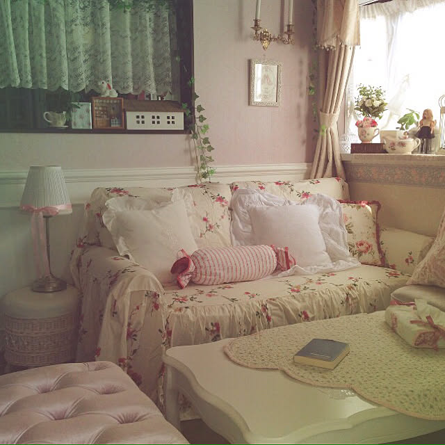 リビング フレンチカントリー ピンク ホワイト ソファーカバー変えました 花柄大好き などのインテリア実例 17 08 23 15 45 29 Roomclip ルームクリップ