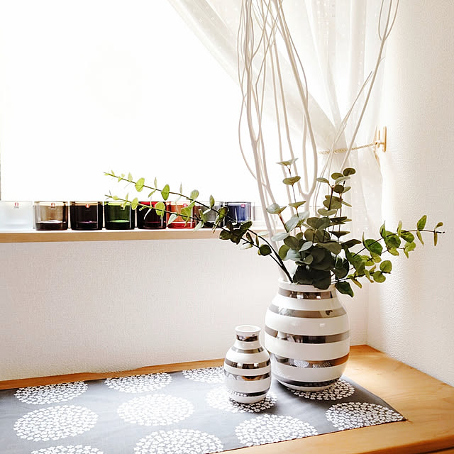 限定クーポン発行中 ケーラー オマジオ ベース Mサイズ シルバー Kahler Omaggio Vase Silver H0 ミディアム 陶磁器 フラワーベース 花瓶 誕生日プレゼントギフト おしゃれ ラッピング対象外 のレビュー クチコミとして参考になる投稿31枚