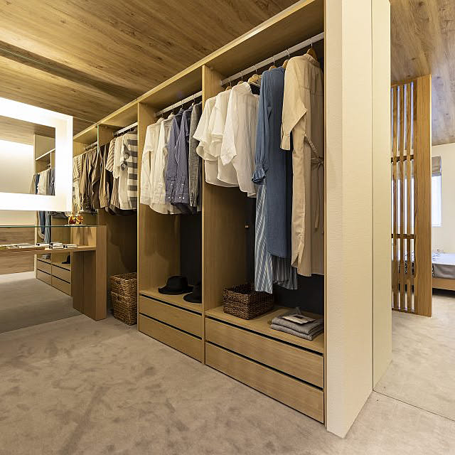 鏡張り ウォークインクローゼット 棚 収納スペース 大容量収納 などのインテリア実例 18 12 14 23 24 57 Roomclip ルームクリップ