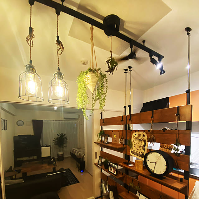 壁面収納 壁面収納家具 突っ張り棚 つっぱり ラック 収納棚 リビング 収納 ウォールシェルフ ラダーラック おしゃれ 壁面ラック 幅80 間仕切り パーテーションのレビュー クチコミとして参考になる投稿4枚