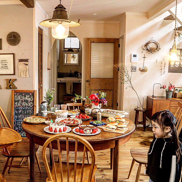 Dulton ダルトン セラミックピッチャー L ピッチャー 水差し 水さし ポット 花瓶 花びん フラワーベース ミルクピッチャー じょうろ 花器 1l 1リットル 白 ホワイト おしゃれ オシャレ デザイン 陶器 観葉植物 無地 シンプル キッのレビュー クチコミとして参考に