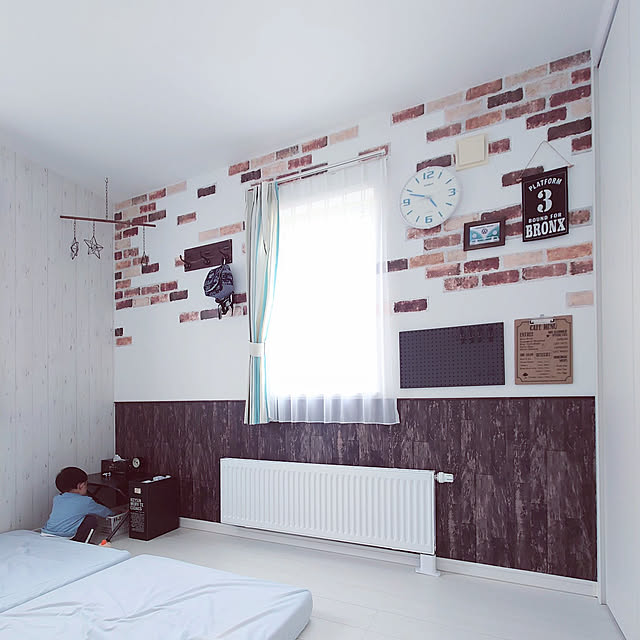 マイグラフィ マグネットボード 幅300x高さ500mm 2色 スチール パンチングボード 壁掛け 掲示板 案内板 おしゃれ インテリア ピンレス ディスプレイ Diy 取り付け 簡単設置 新学期 子ども 部屋 机 デスク インテリア アイテムのレビュー クチコミとして参考になる投稿3枚