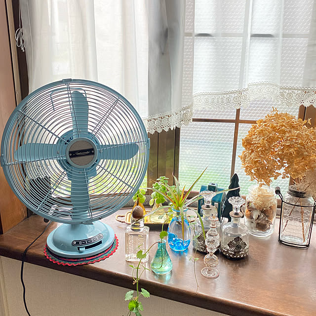 スリーアップ 扇風機 レトロテーブルファン ノスタルジック Rt T13 レトロ おしゃれ 卓上扇風機 卓上ファン 風量調整 自動首振り かわいい アンティーク風 アイボリー サックス ブルーのレビュー 口コミとして参考になる投稿1枚