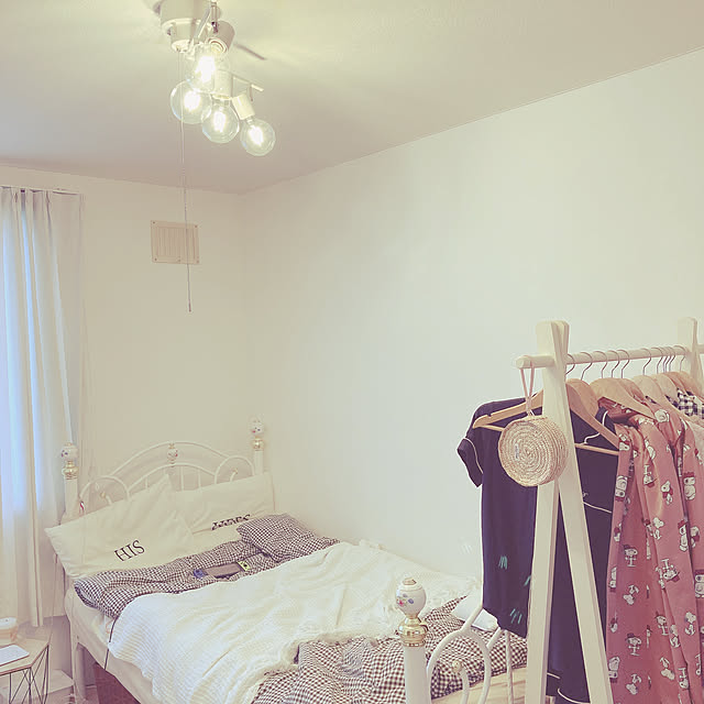 シーリングライト 4灯 E26 ペンダントライト スポットライト 北欧 照明器具 間接照明 6畳 8畳 電球付き おしゃれ 寝室 照明 カフェ風 4灯シーリングライト リビング照明 ライト 照明 ブラック ホワイト ダイニング用 リビング用 食卓のレビュー クチコミとして参考になる