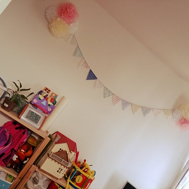 壁/天井/子供部屋の飾り/手作りガーランド/IKEAの棚をブッタギリ/シルバニアファミリー&hellip;などのインテリア実例 20140304