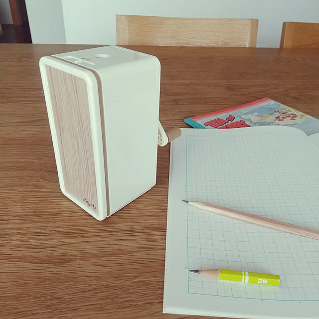 鉛筆削り 手動 おしゃれ えんぴつけずり 木目 かわいい ロック付き トッピン えんぴつ削り 白 ホワイト ブルー 水色 小さい 無地 リビング学習 新学期 入学準備 キッズ リビガク 文房具 Sonic 安全 小学生 中学生 大人 インテリア 人気 文具 シンプル ソニック 手動鉛筆